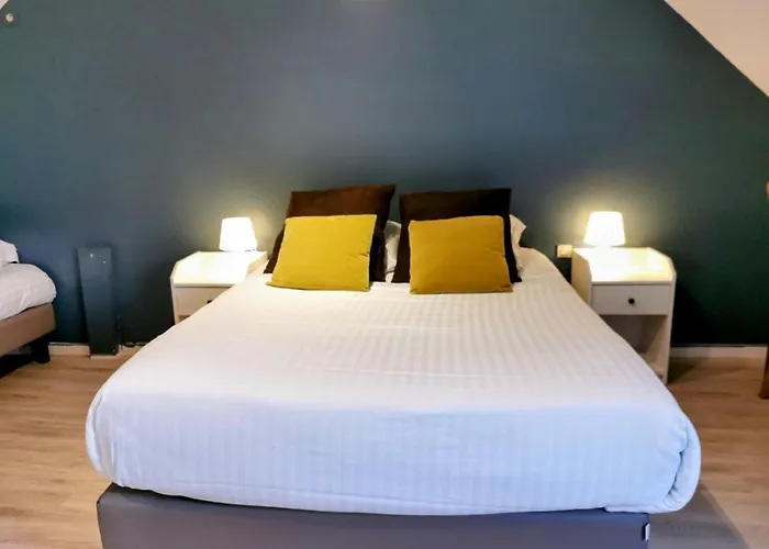 Restaurant Le Mulberry ארומנש-לה-באינס